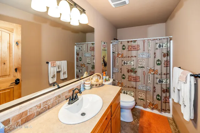 $820,000 | 209 West Missouri Street, Coolin, ID 83821