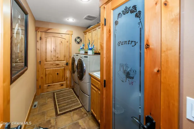 $820,000 | 209 West Missouri Street, Coolin, ID 83821