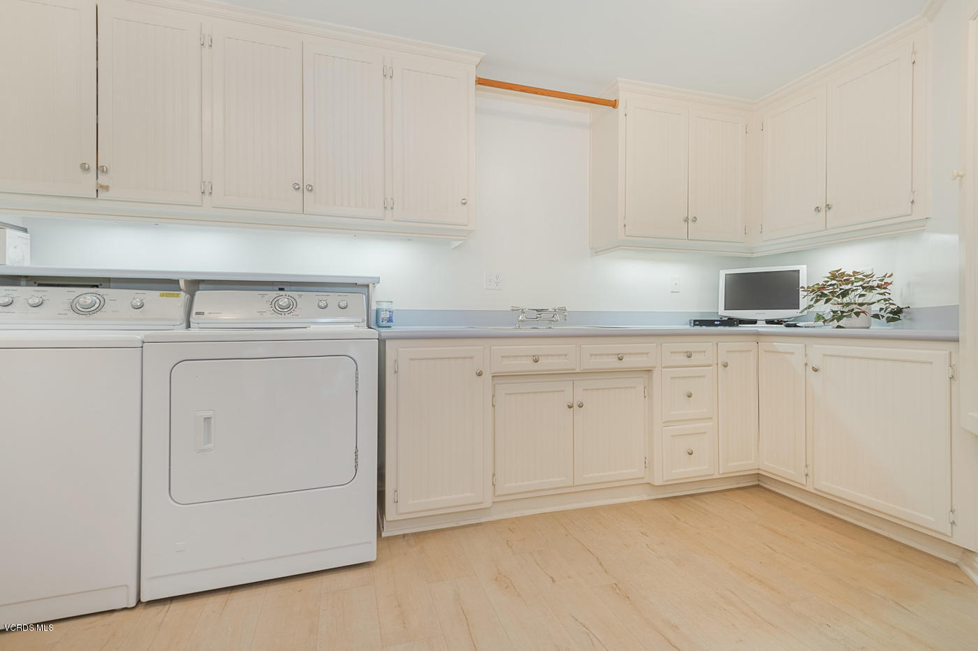 1607 Upper Ranch Road Westlake Village, CA 91362 - Photo 47 of 58 1607-UpperRanch-WestlakeVillage-laundry-