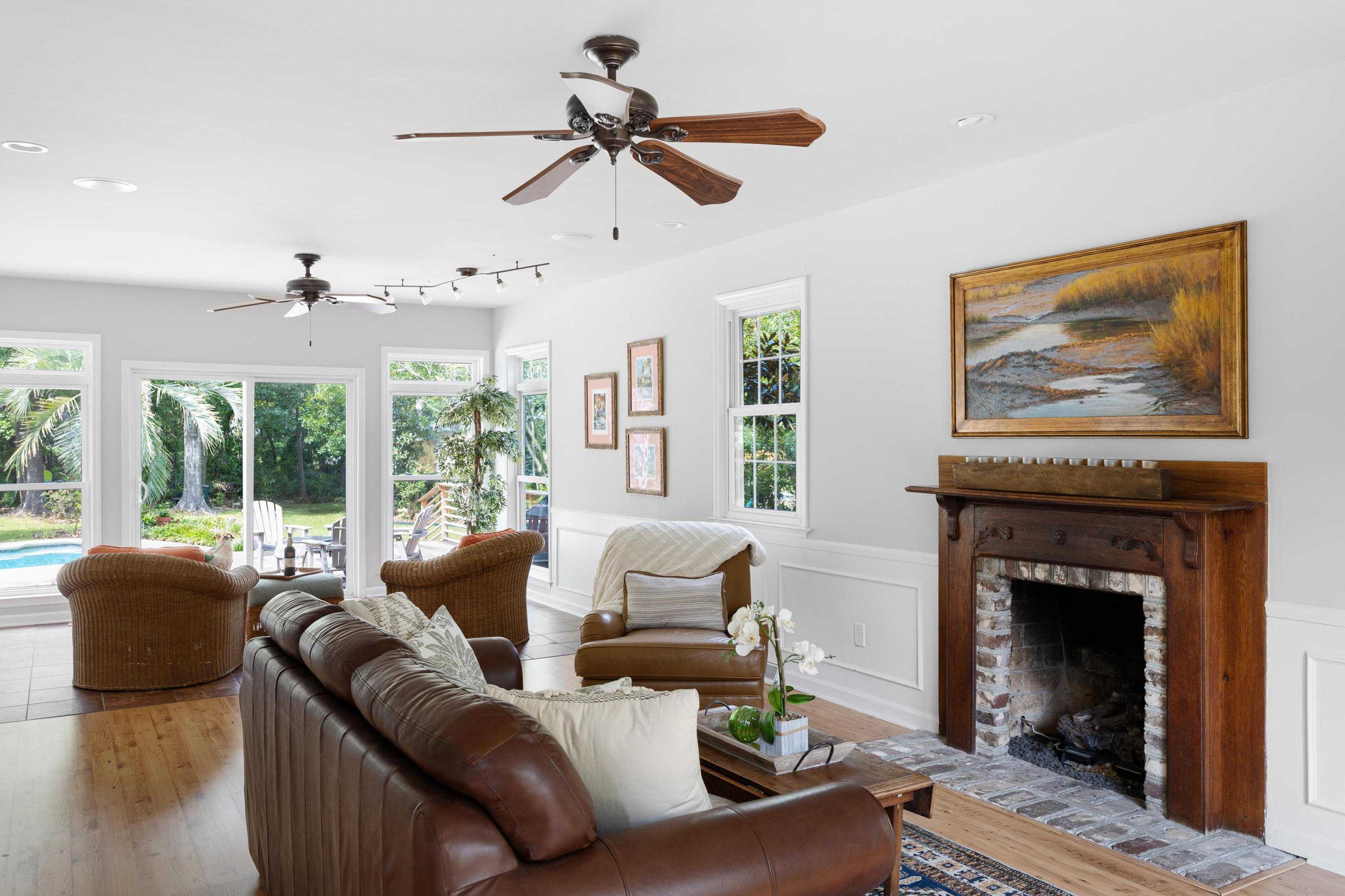 805 Farm Quarter Road Mount Pleasant, SC 29464 - Photo 2 of 23 3. Family Room