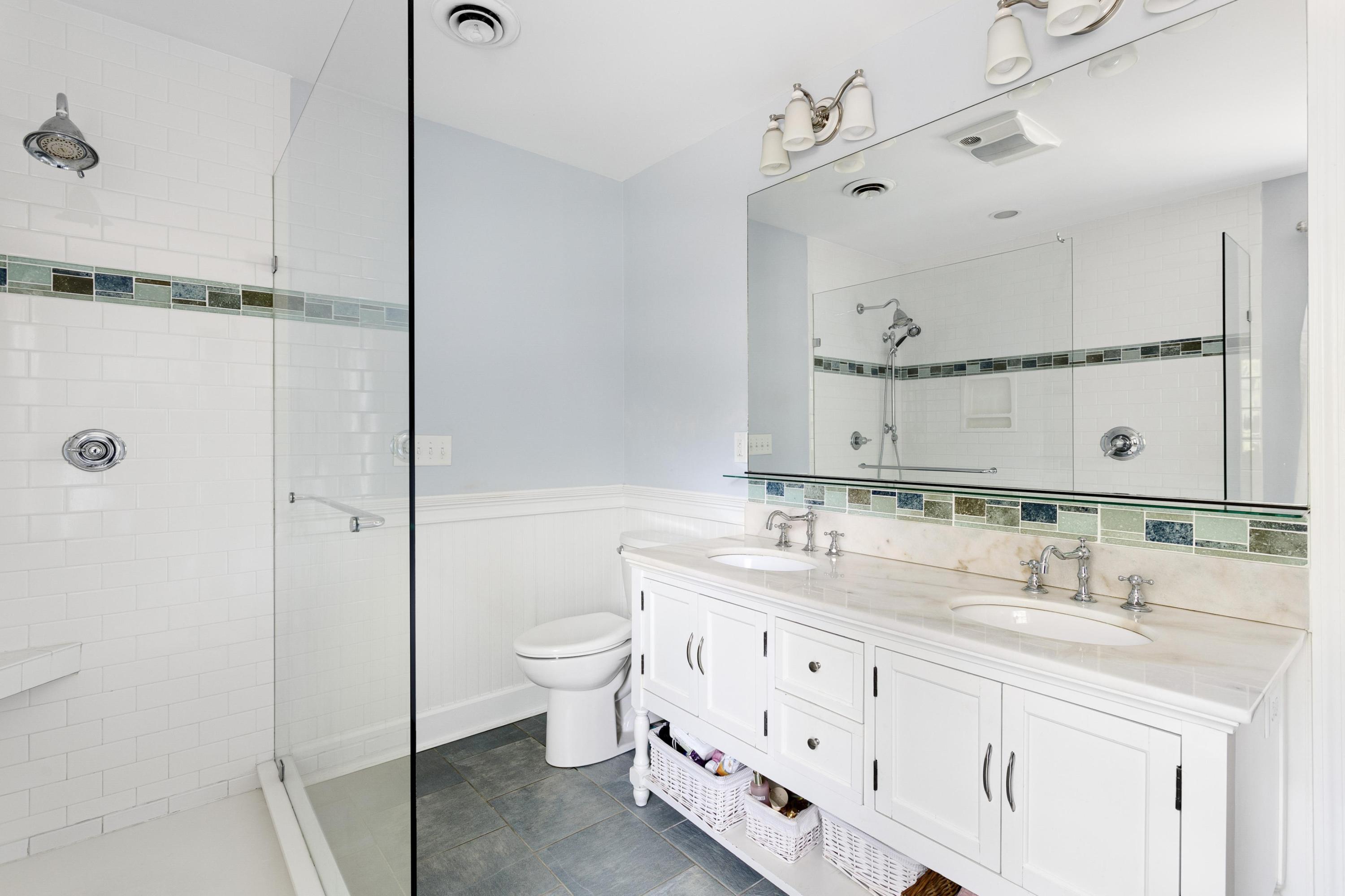 805 Farm Quarter Road Mount Pleasant, SC 29464 - Photo 12 of 23 13. Master Bath