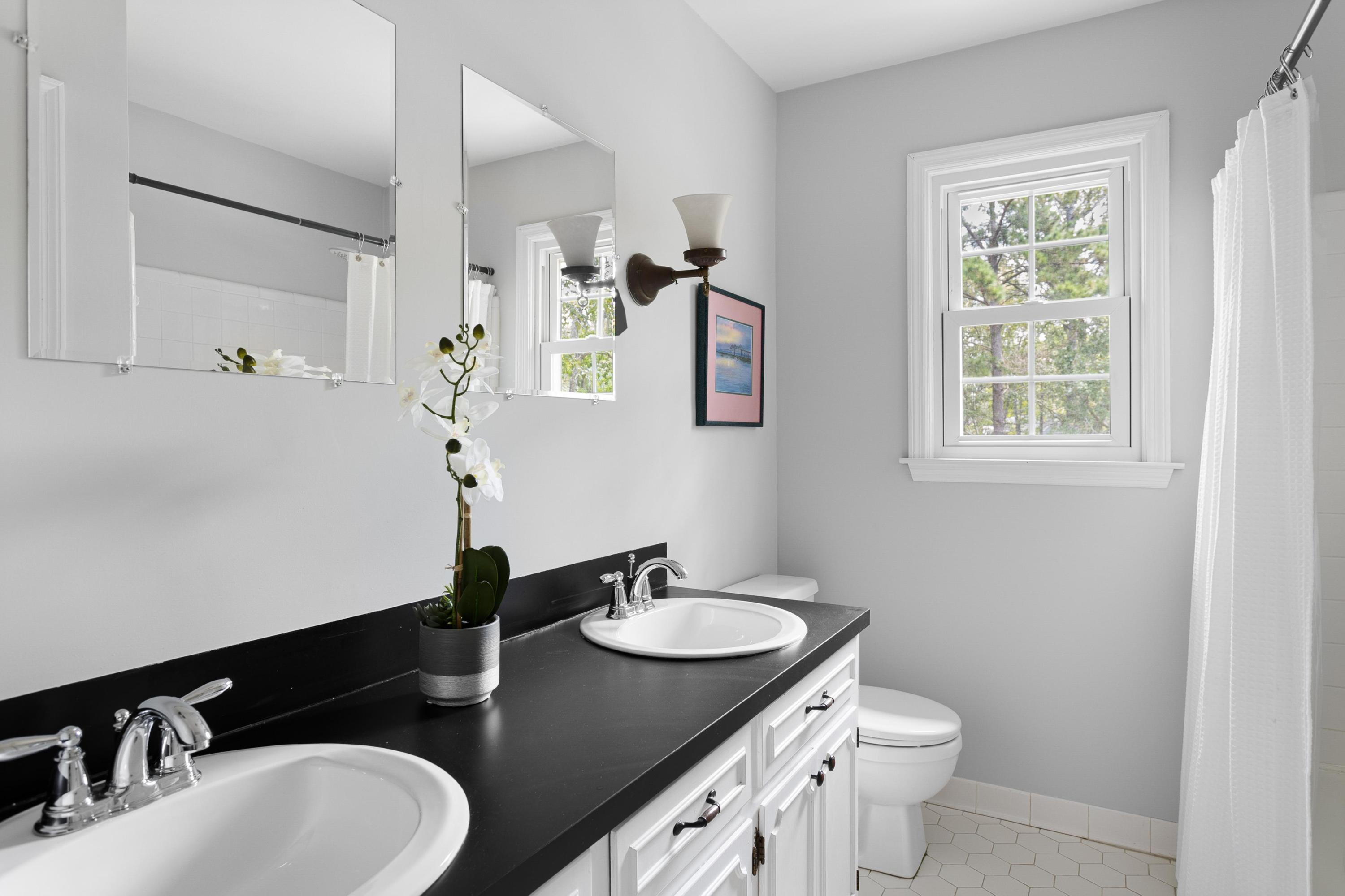 805 Farm Quarter Road Mount Pleasant, SC 29464 - Photo 14 of 23 15. Guest Bath