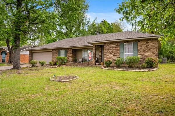 $215,400 | 210 Fendler Parkway, Pineville, LA 71360