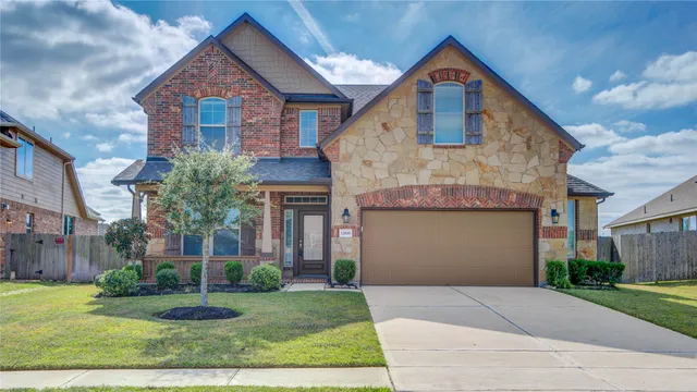 $2,900 | 12816 Oak Falls Drive, Pearland, TX 77584
