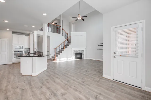 $2,900 | 12816 Oak Falls Drive, Pearland, TX 77584