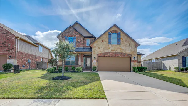 $2,900 | 12816 Oak Falls Drive, Pearland, TX 77584