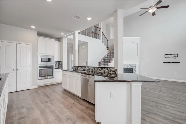 $2,900 | 12816 Oak Falls Drive, Pearland, TX 77584