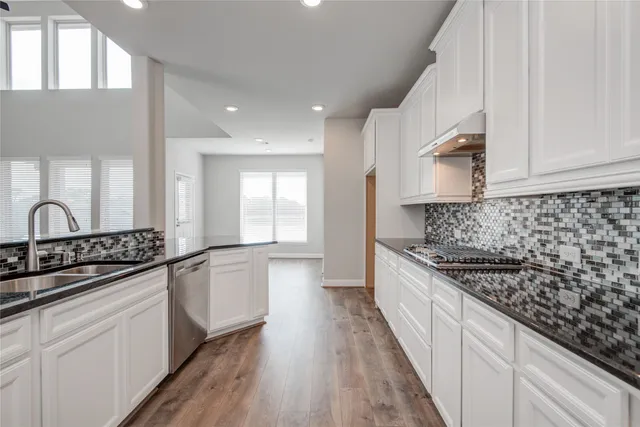 $2,900 | 12816 Oak Falls Drive, Pearland, TX 77584