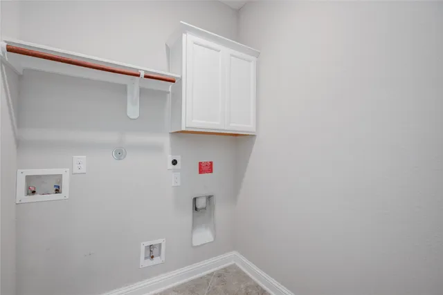 $2,900 | 12816 Oak Falls Drive, Pearland, TX 77584