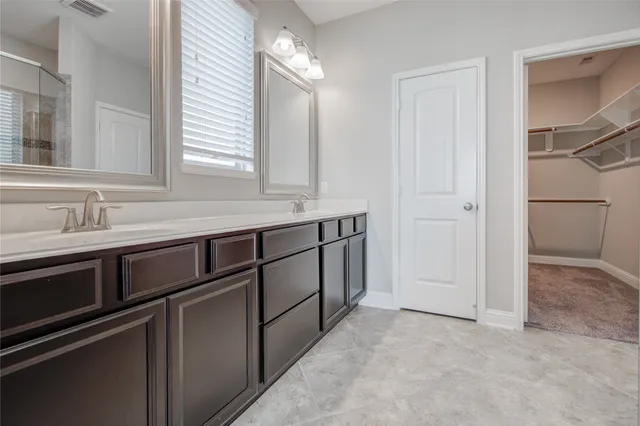 $2,900 | 12816 Oak Falls Drive, Pearland, TX 77584