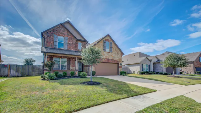 $2,900 | 12816 Oak Falls Drive, Pearland, TX 77584