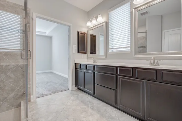 $2,900 | 12816 Oak Falls Drive, Pearland, TX 77584