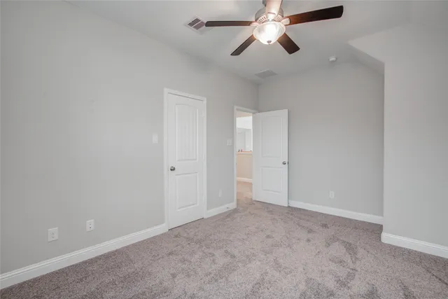 $2,900 | 12816 Oak Falls Drive, Pearland, TX 77584