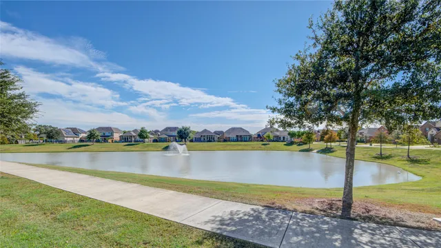$2,900 | 12816 Oak Falls Drive, Pearland, TX 77584
