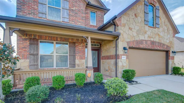 $2,900 | 12816 Oak Falls Drive, Pearland, TX 77584