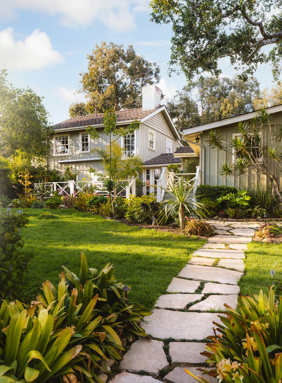 1077 Summit Road Santa Barbara, CA 93108 - Photo 6 of 49 a front view of a house with garden