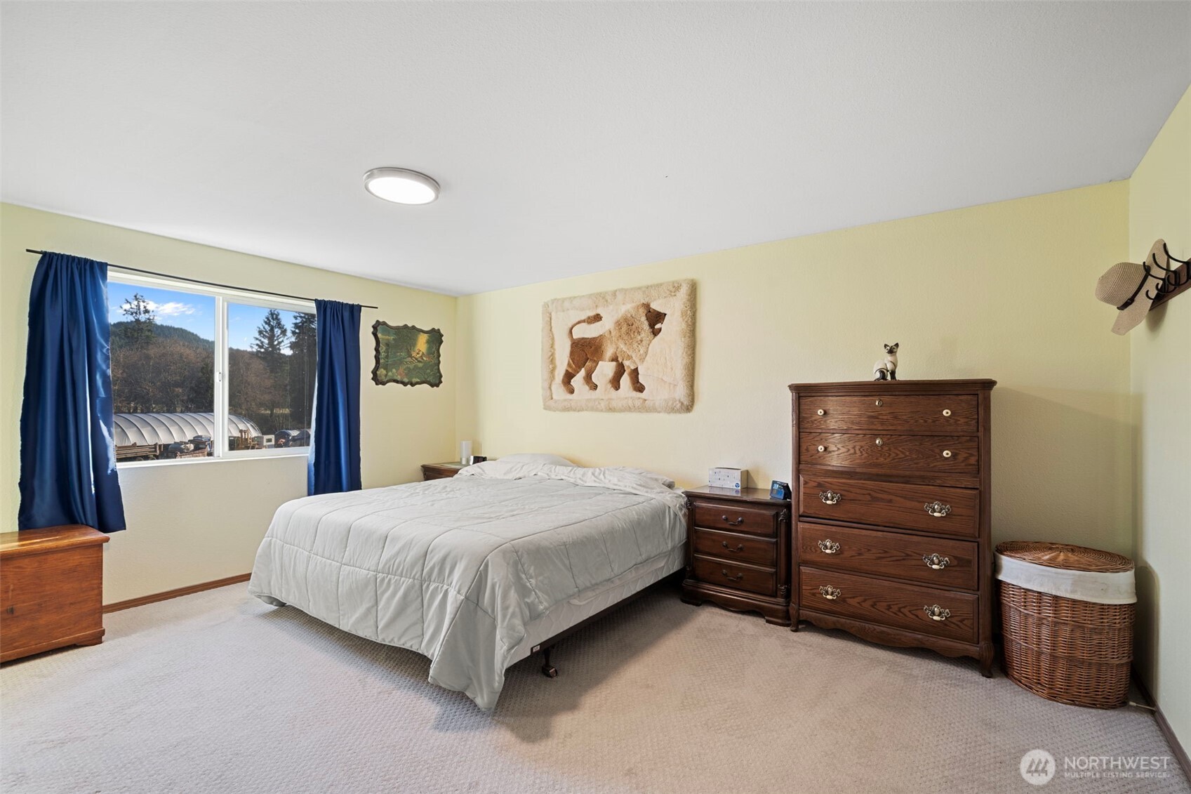 146 Rocky Lane Chehalis, WA 98532 - Photo 18 of 40 a bedroom with a bed and a dresser