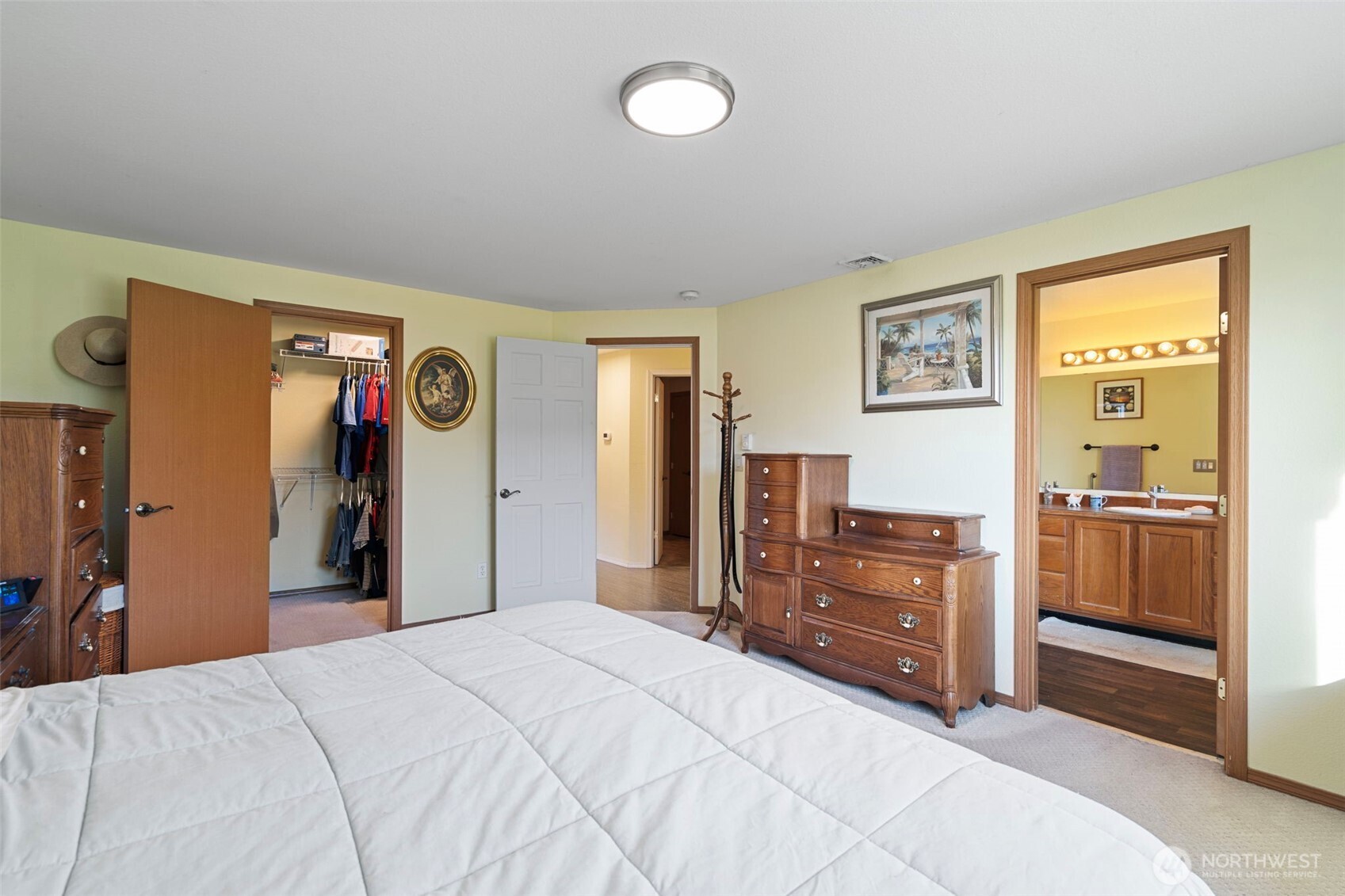 146 Rocky Lane Chehalis, WA 98532 - Photo 19 of 40 a bedroom with a bed and a dresser