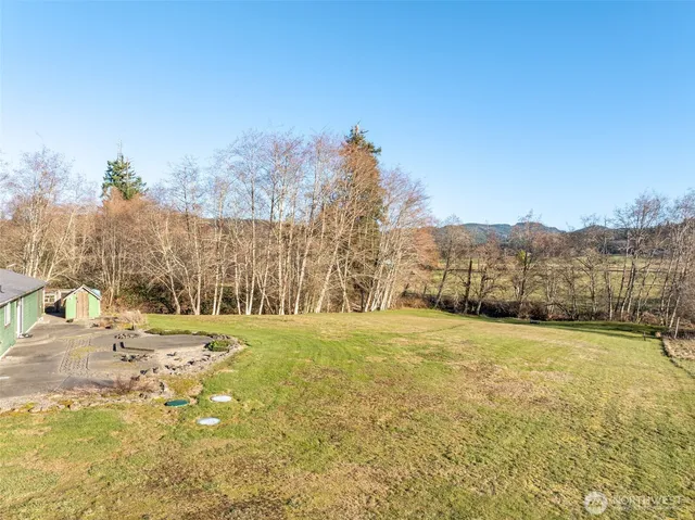 a view of an outdoor space