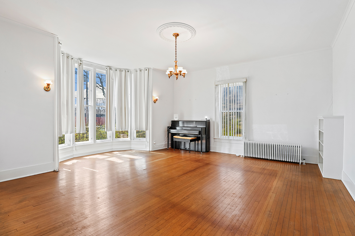309 East 3rd Street Sandwich, IL 60548 - Photo 5 of 33 a view of empty room with wooden floor and fan