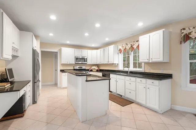 $945,000 | 20 Beauregard Circle, Marlborough, MA 01752