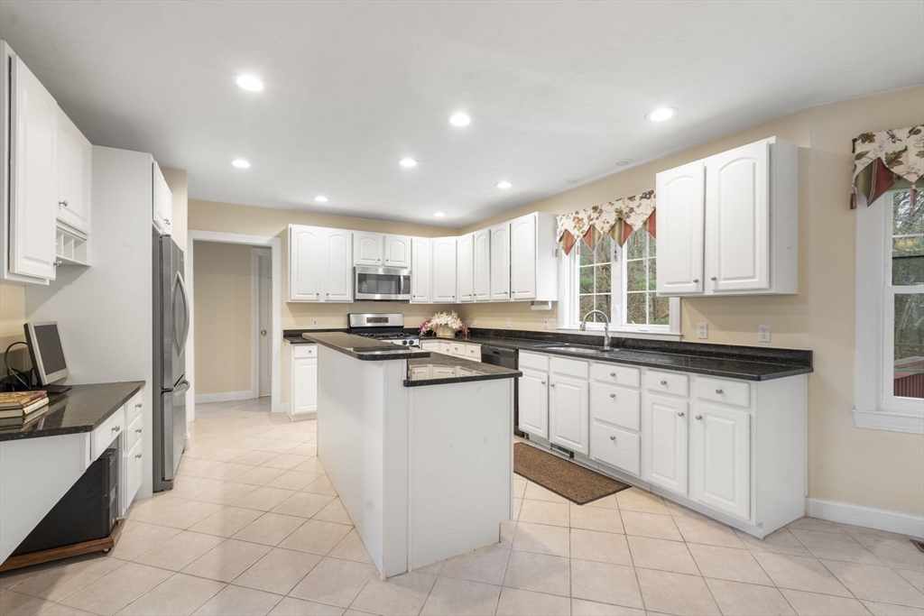 20 Beauregard Circle Marlborough, MA 01752 - Photo 5 of 37