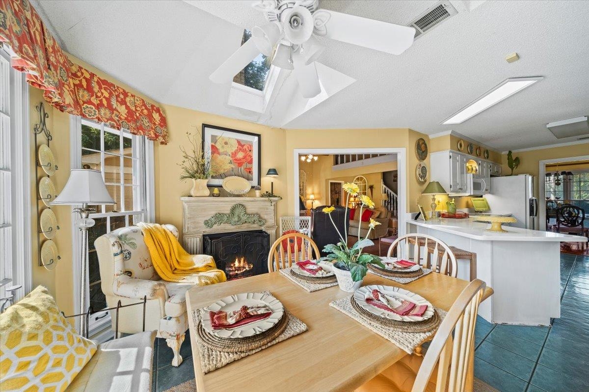 1880 Newfields Road Germantown, TN 38139 - Photo 19 of 34 Open and airy with great views of the backyard.