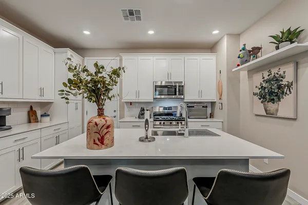 $455,000 | 4077 South Sabrina Drive, Unit 70, Chandler, AZ 85248