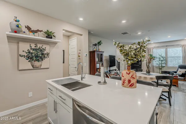 $455,000 | 4077 South Sabrina Drive, Unit 70, Chandler, AZ 85248
