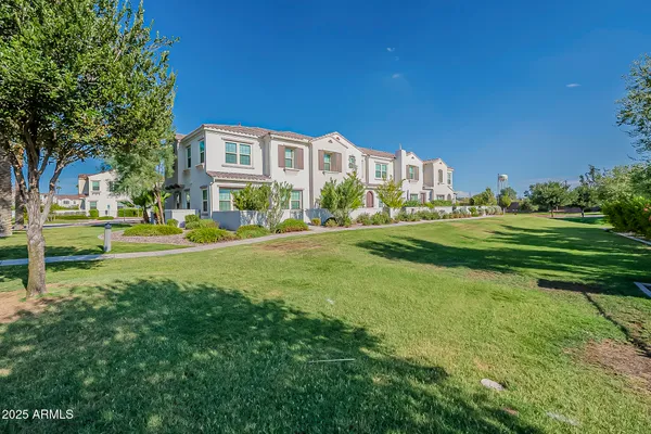 $455,000 | 4077 South Sabrina Drive, Unit 70, Chandler, AZ 85248