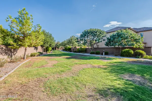 $455,000 | 4077 South Sabrina Drive, Unit 70, Chandler, AZ 85248