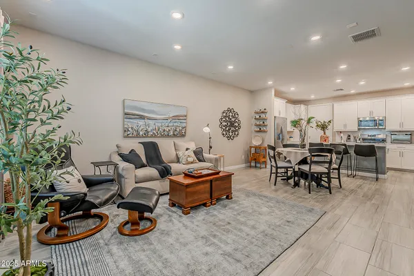 $455,000 | 4077 South Sabrina Drive, Unit 70, Chandler, AZ 85248