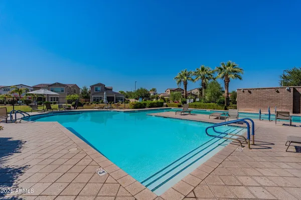 $455,000 | 4077 South Sabrina Drive, Unit 70, Chandler, AZ 85248