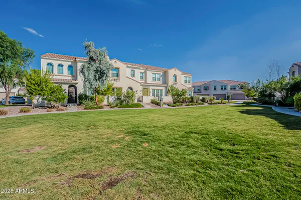 $455,000 | 4077 South Sabrina Drive, Unit 70, Chandler, AZ 85248
