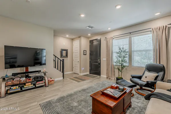 $455,000 | 4077 South Sabrina Drive, Unit 70, Chandler, AZ 85248