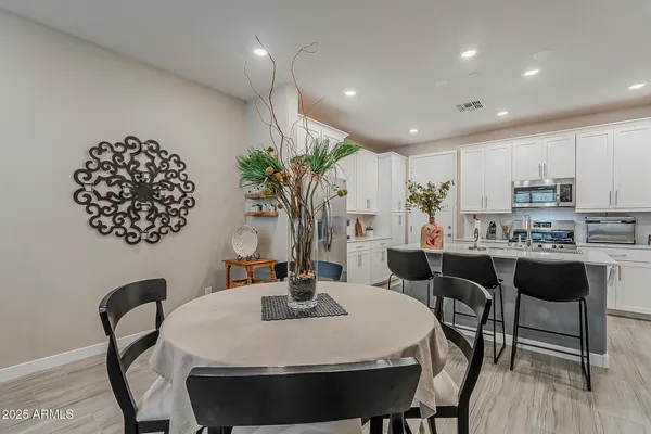 $455,000 | 4077 South Sabrina Drive, Unit 70, Chandler, AZ 85248