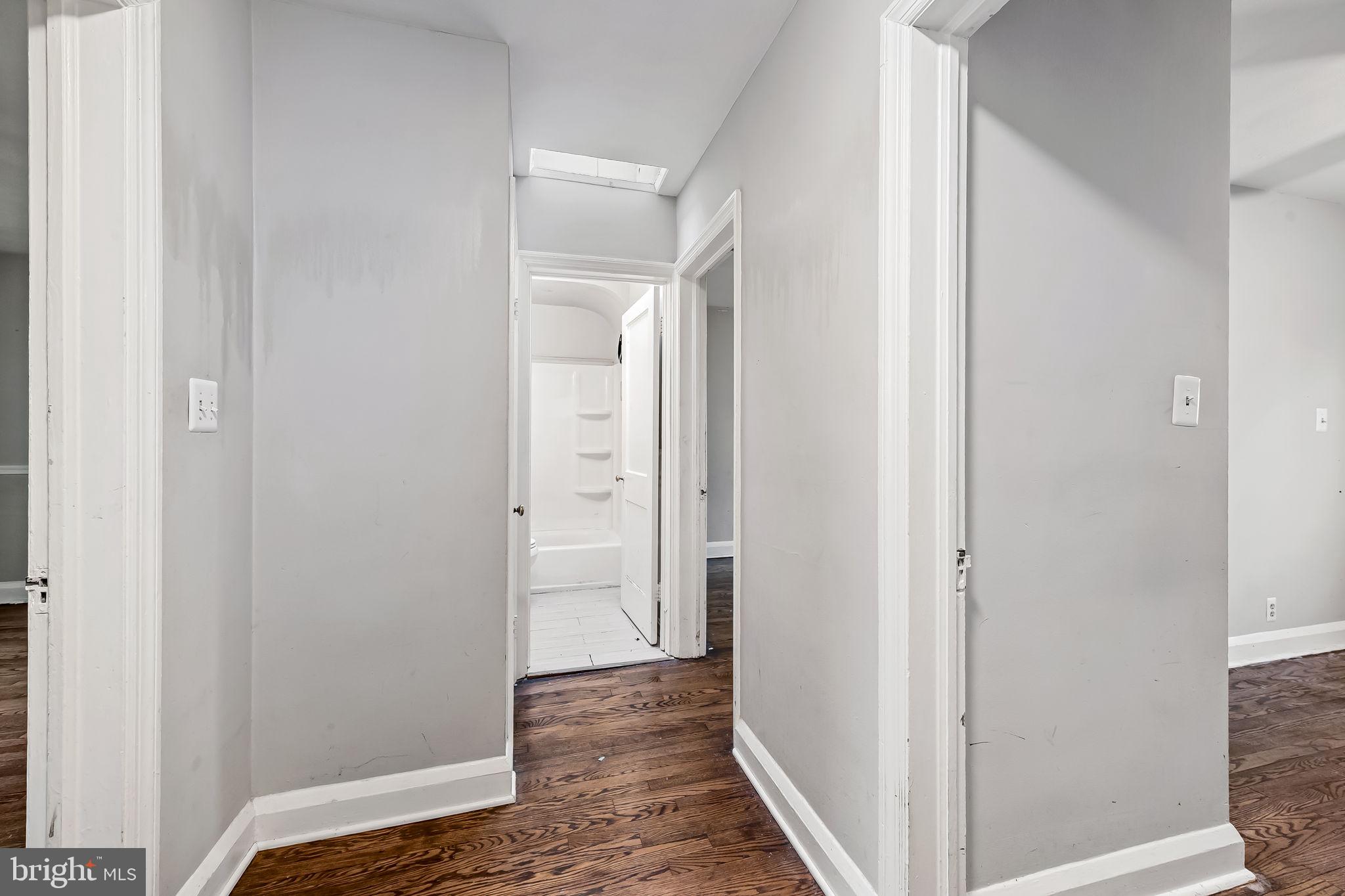 118 Cherrydell Road Catonsville, MD 21228 - Photo 13 of 34 Upper Level - Hallway