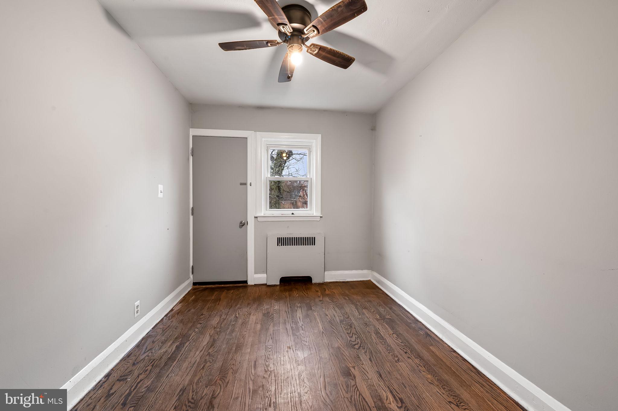 118 Cherrydell Road Catonsville, MD 21228 - Photo 15 of 34 Upper Level - Bedroom 1
