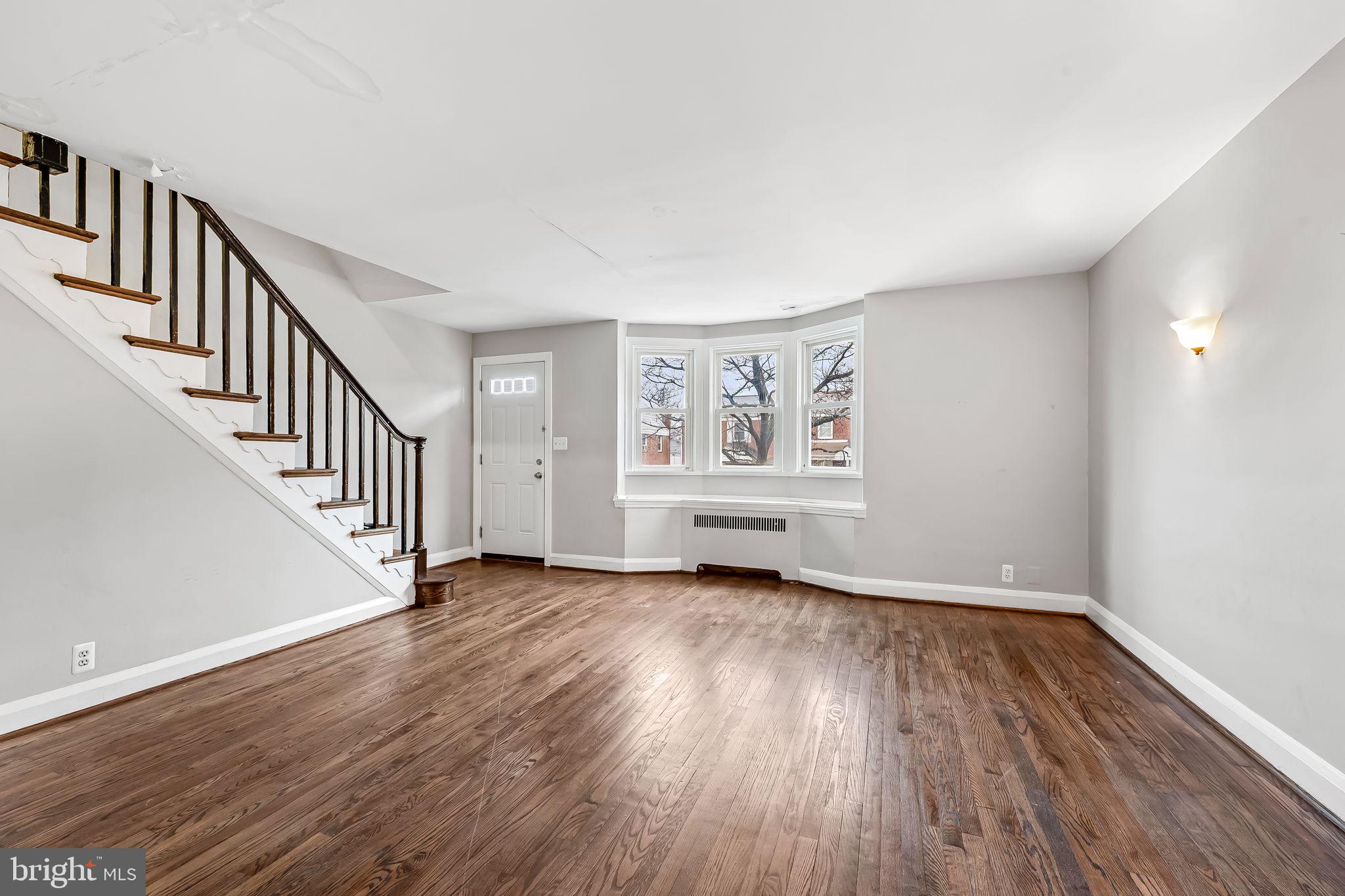 118 Cherrydell Road Catonsville, MD 21228 - Photo 4 of 34 Living Area