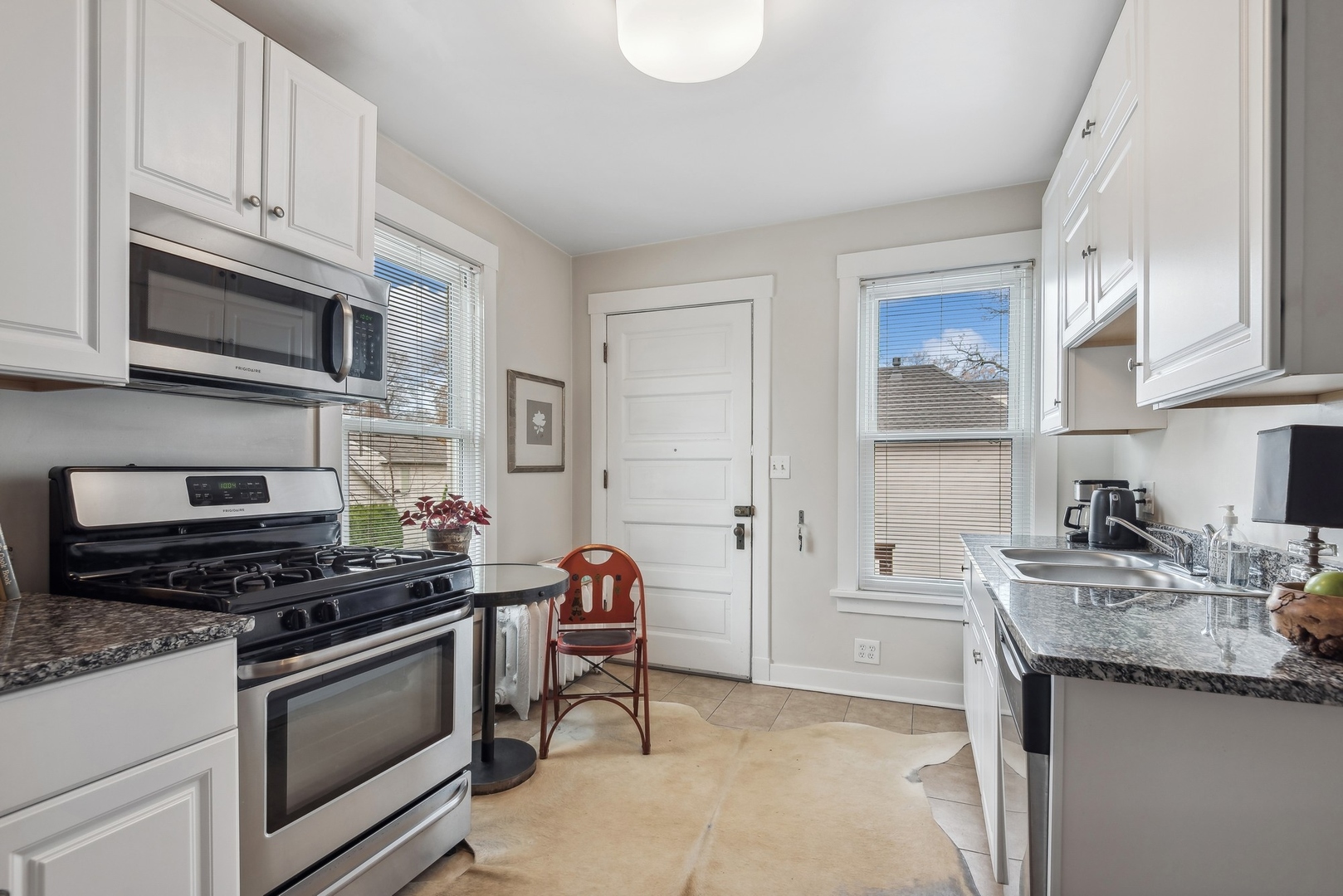 1099 Tower Road, Unit 2 Winnetka, IL 60093 - Photo 5 of 26