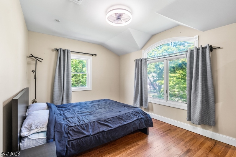 124 Crain Road Paramus, NJ 07652 - Photo 31 of 48