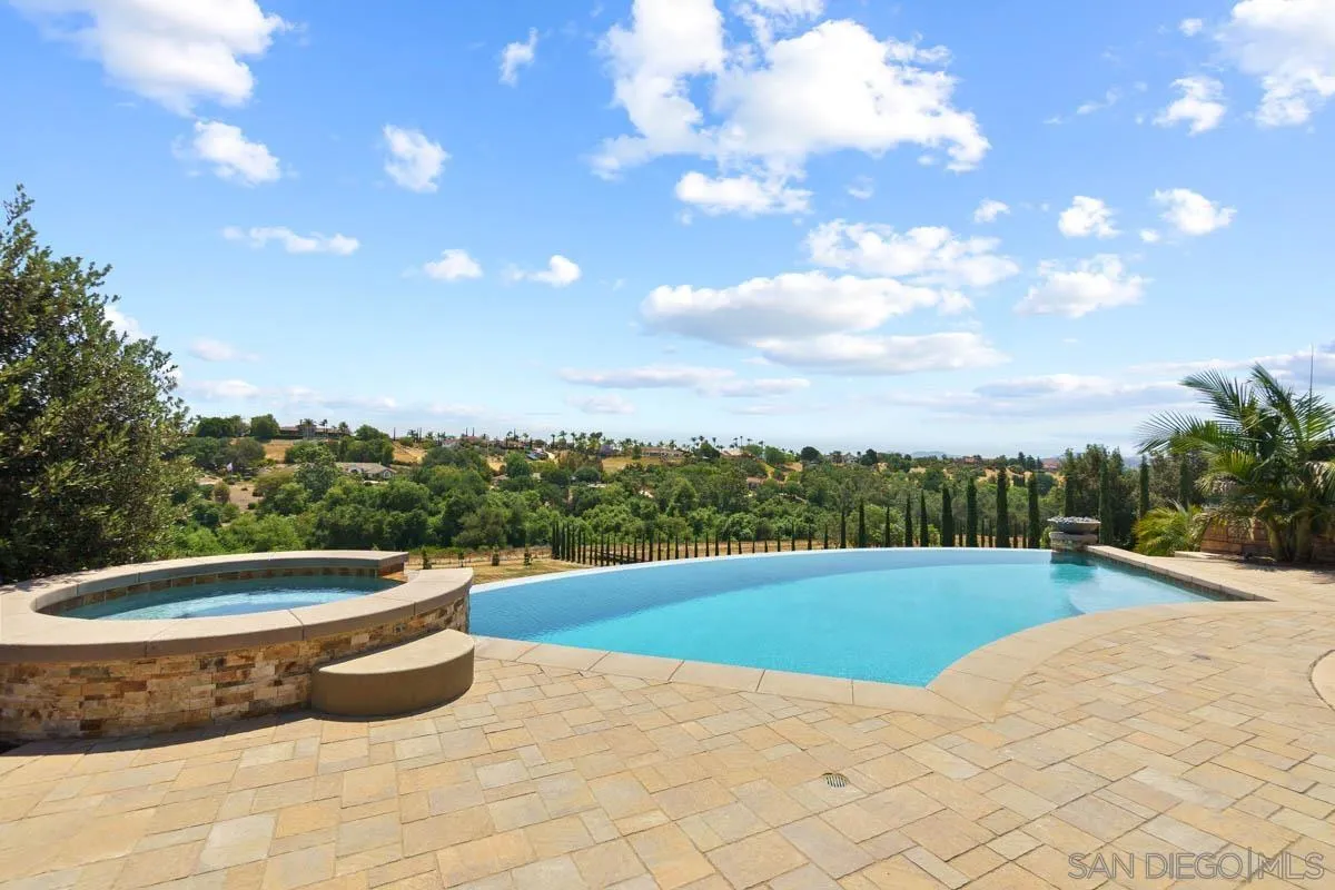 1850 Marci Way Fallbrook, CA 92028 - Photo 3 of 27 Gallery Image 3