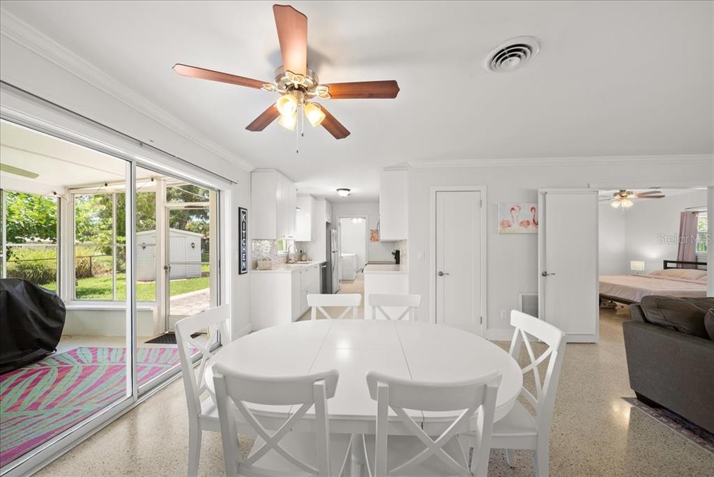 637 Flamingo Road Venice, FL 34293 - Photo 8 of 35 Gallery Image 8