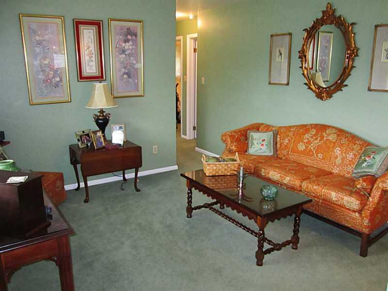 613 Rose Street Apollo, PA 15613 - Photo 2 of 18 Living Room.