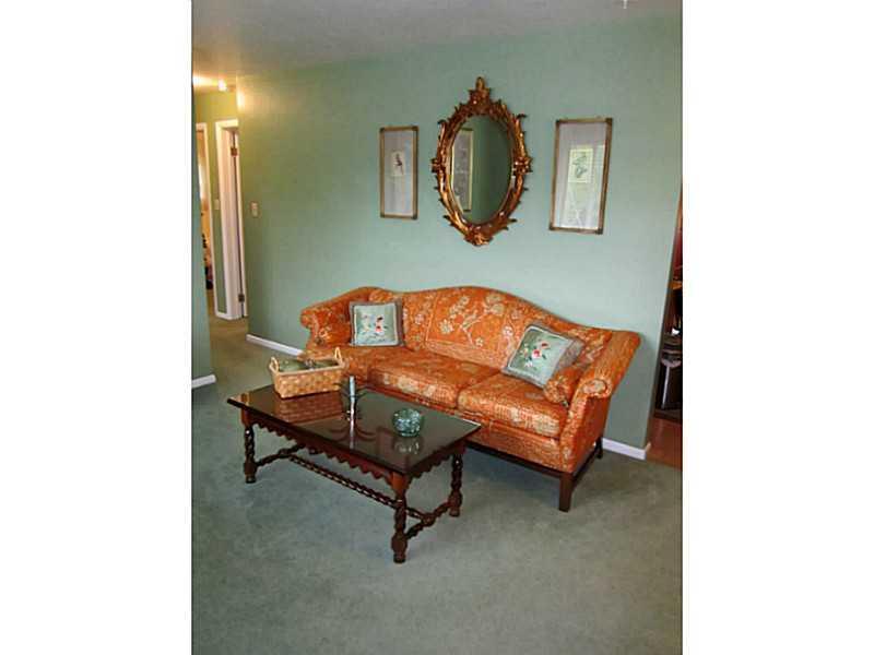 613 Rose Street Apollo, PA 15613 - Photo 4 of 18 Living Room.