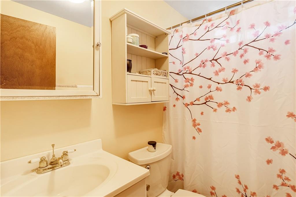 1685 Brodhead Road, Unit 2 Coraopolis, PA 15108 - Photo 15 of 25 Full bath on 2nd floor.