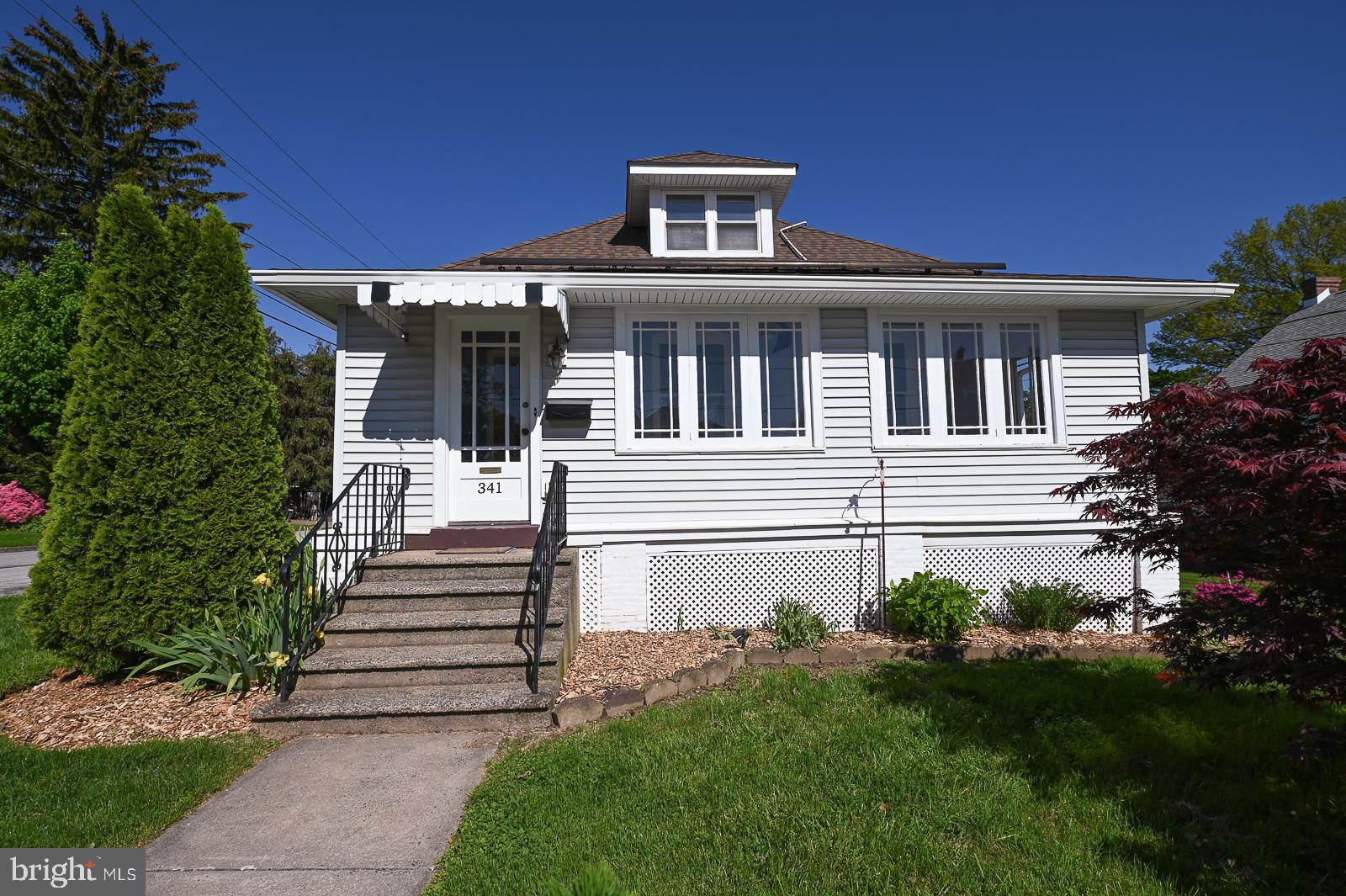 341 Washington Street Spring City, PA 19475 - Photo 2 of 56