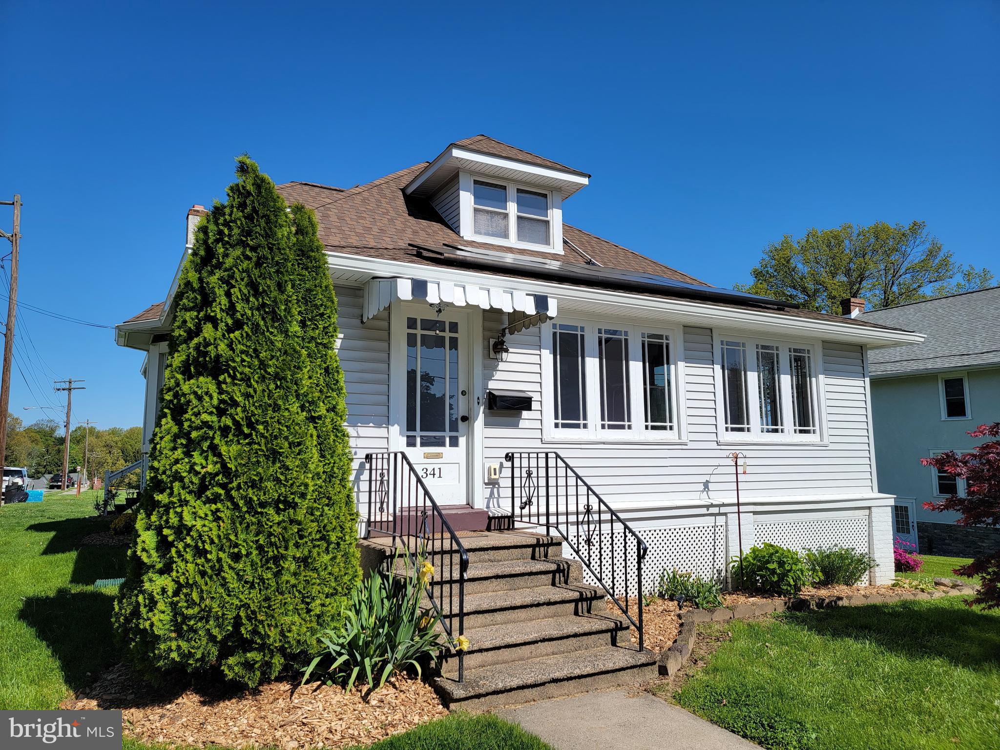 341 Washington Street Spring City, PA 19475 - Photo 3 of 56