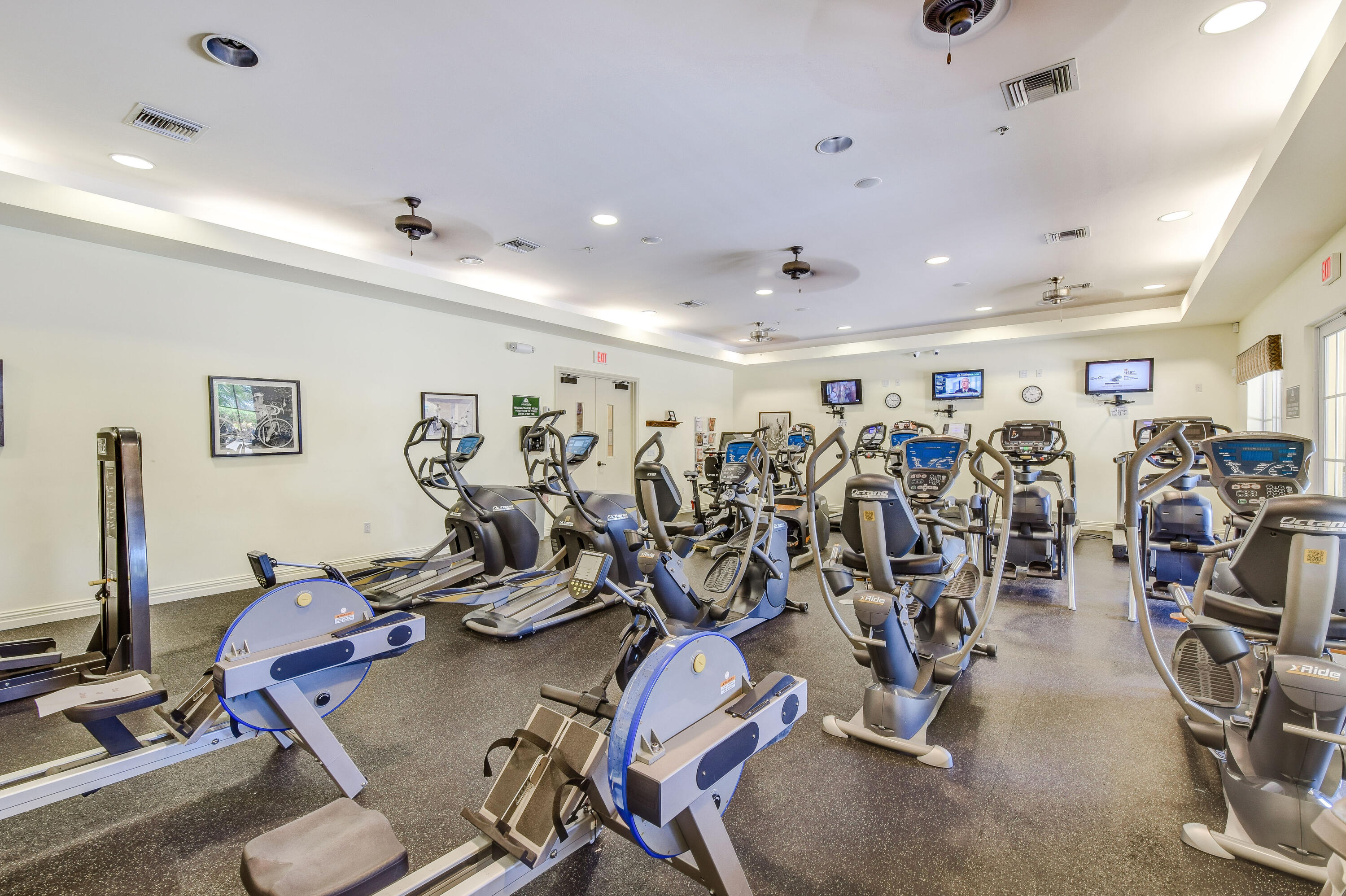 706 Duchess Court Palm Beach Gardens, FL 33410 - Photo 32 of 61 a view of a room with gym equipment