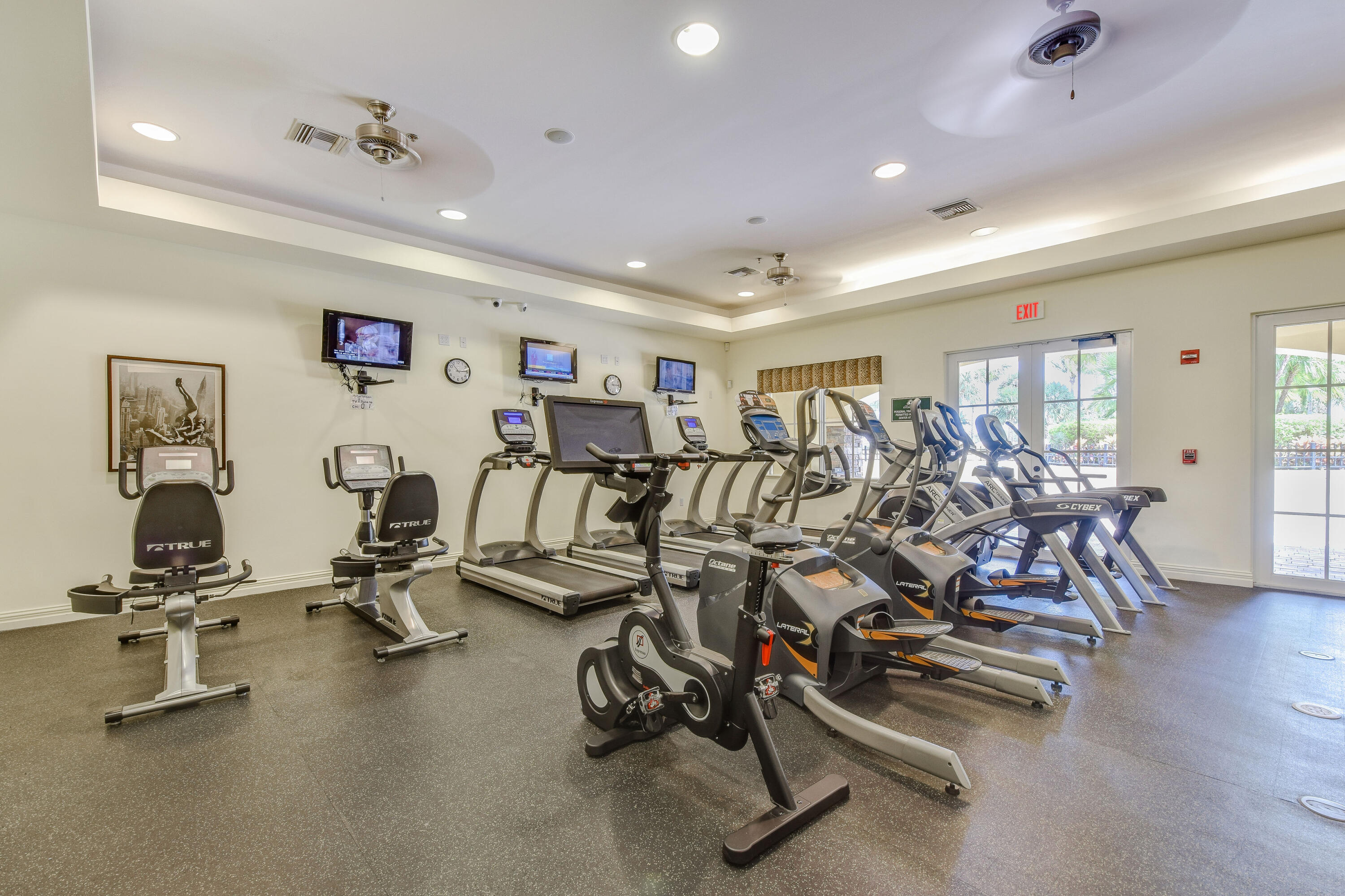 706 Duchess Court Palm Beach Gardens, FL 33410 - Photo 33 of 61 a view of a room with gym equipment